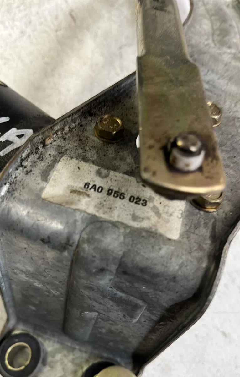 Moteur essuie-glace ar gauche Seat MARBELLA (28A) 0.9 cat (1990-1996) occasion