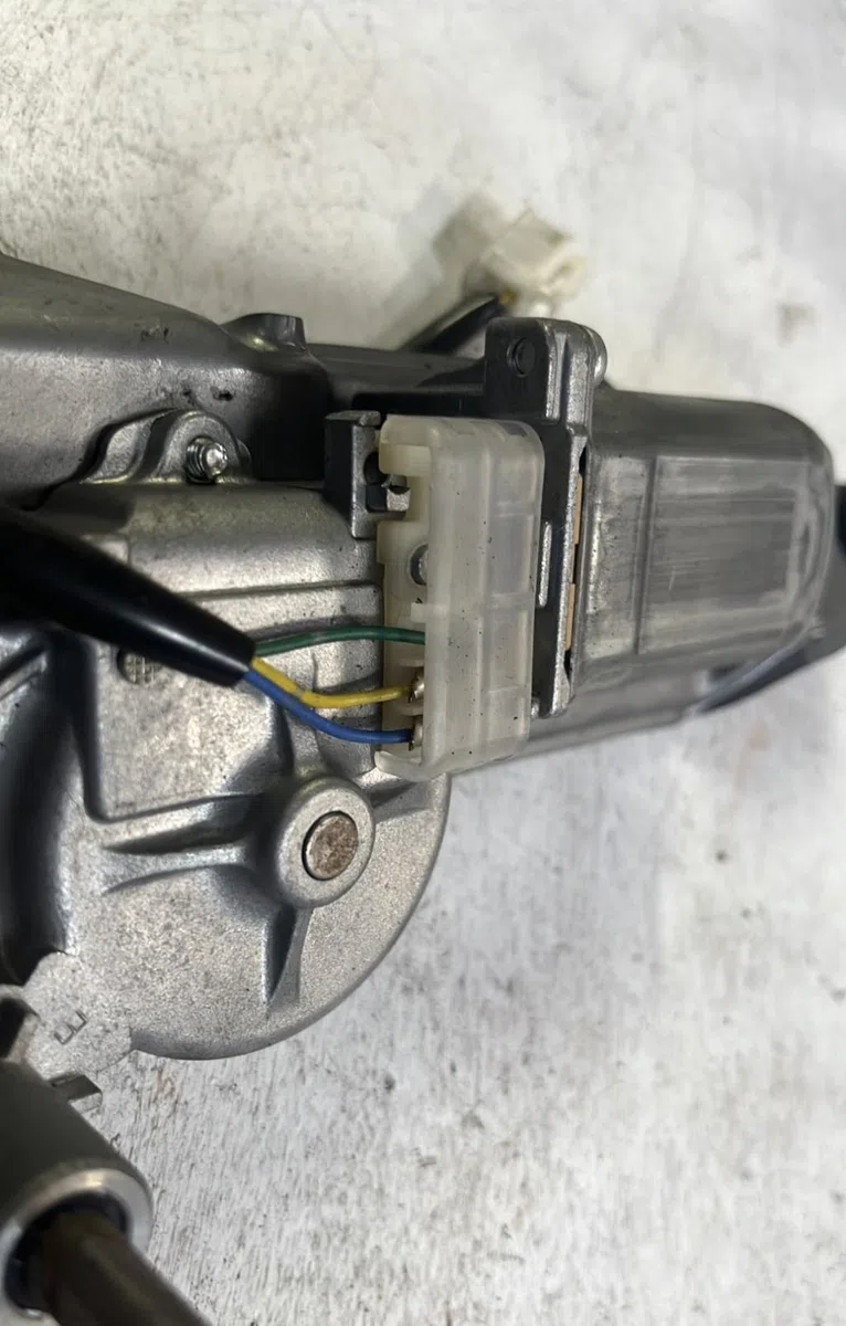 Moteur essuie-glace ar gauche Suzuki GRAND VITARA II (JT, TE, TD) 2.0 traction intégrale (td54, jb420) (2005-2015) occas