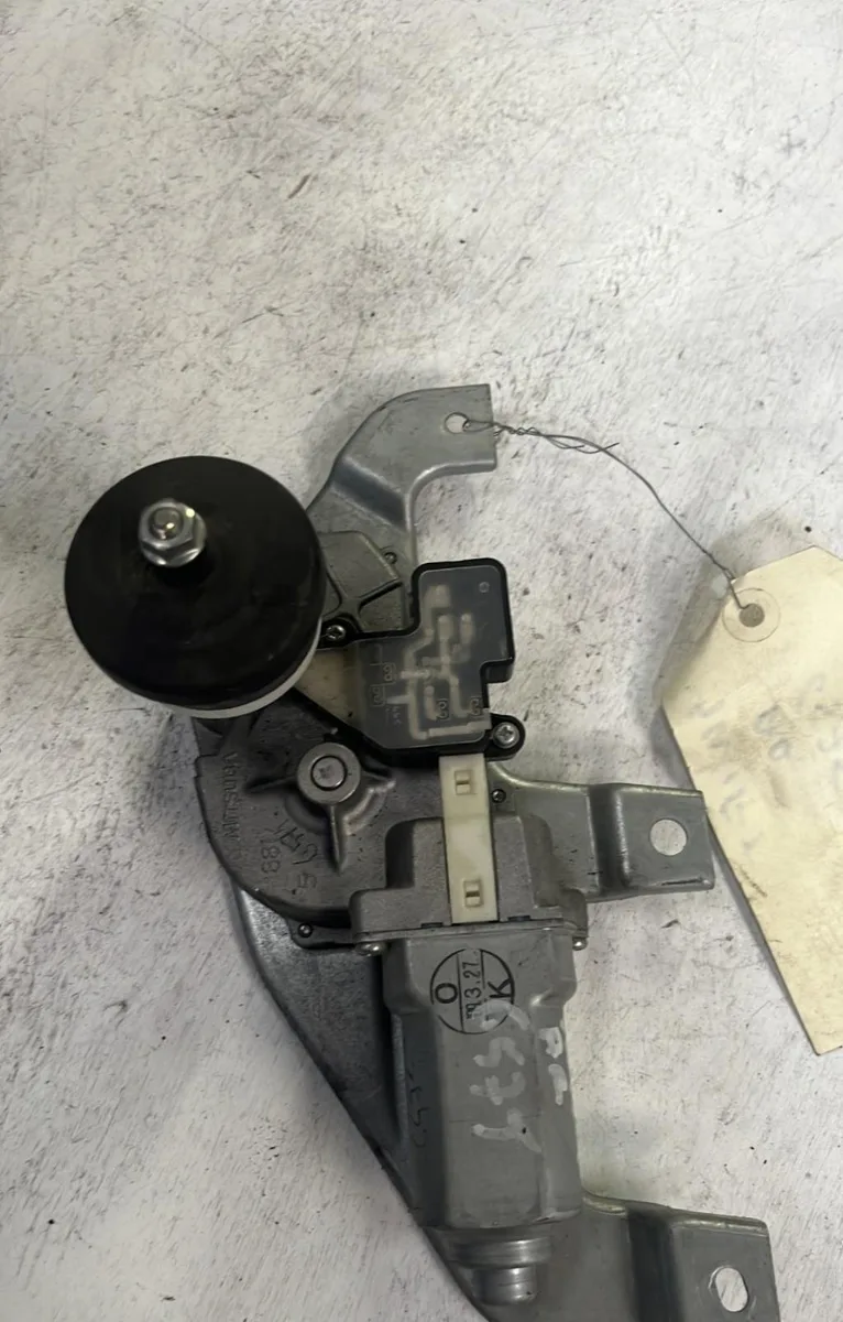 Moteur essuie-glace ar gauche Suzuki SWIFT III (MZ, EZ) 1.3 (rs 413) (2005) occasion