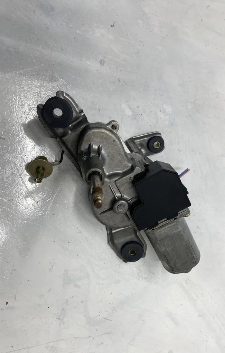 Moteur essuie-glace ar gauche Toyota COROLLA (_E12_) 2.0 d-4d (cde120r_, cde120l_) (2002-2006) occasion