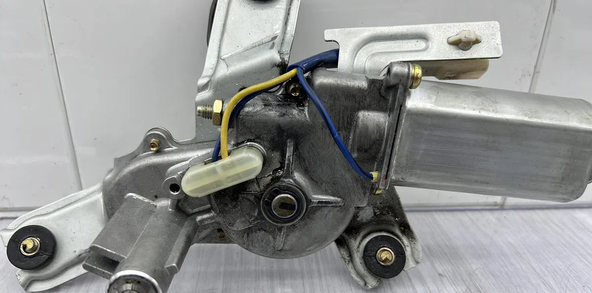 Moteur essuie-glace ar gauche TOYOTA RAV4 1 PHASE 2 occasion