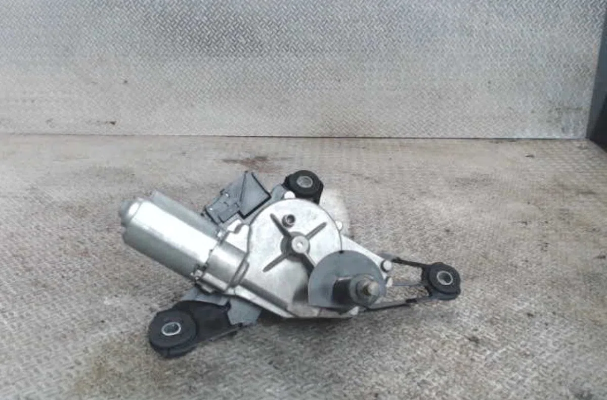 Moteur essuie-glace ar gauche TOYOTA YARIS 2 YARIS 2 PHASE 1 occasion