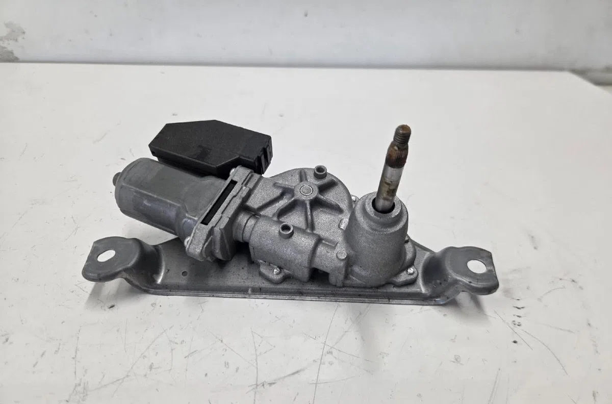 Moteur essuie-glace ar gauche TOYOTA YARIS 3 PHASE 2 occasion
