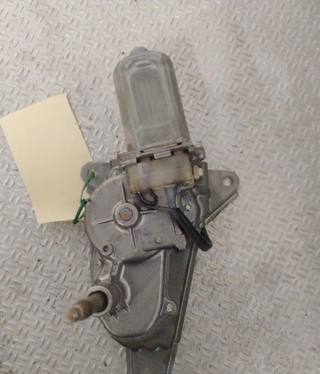 Moteur essuie-glace ar gauche TOYOTA YARIS VERSO YARIS VERSO PHASE 2 occasion