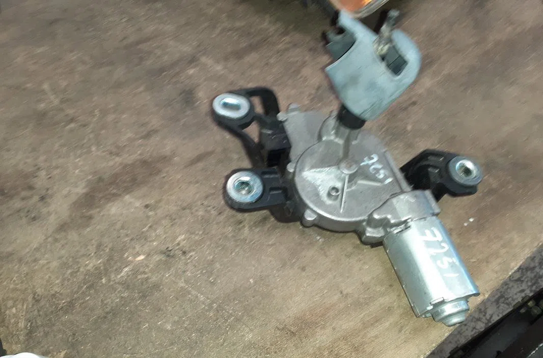 Moteur essuie-glace ar gauche Volkswagen GOLF V (1K1) 2.0 tdi (2003-2008) occasion