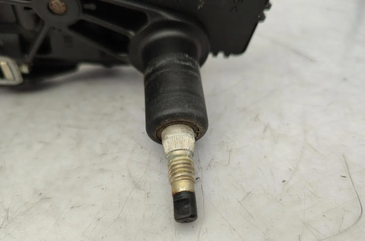 Moteur essuie-glace ar gauche VOLKSWAGEN POLO 3 PHASE 2 occasion
