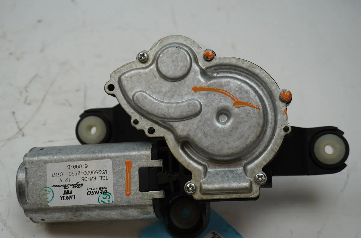 Moteur essuie-glace arrière Fiat 500L (351_, 352_) 1.6 d multijet (199lye1b) (2013) occasion