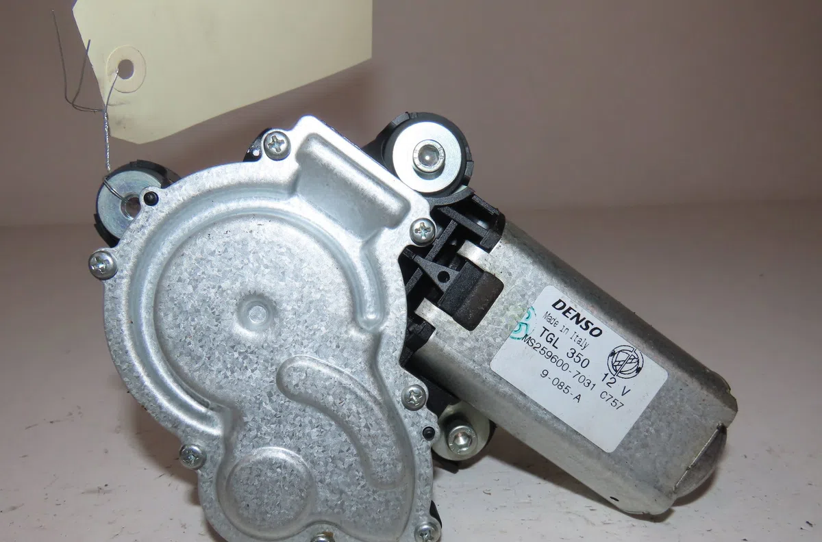 Moteur essuie-glace arrière Lancia YPSILON (843_) 1.2 (843.axa1a) (2003-2011) occasion