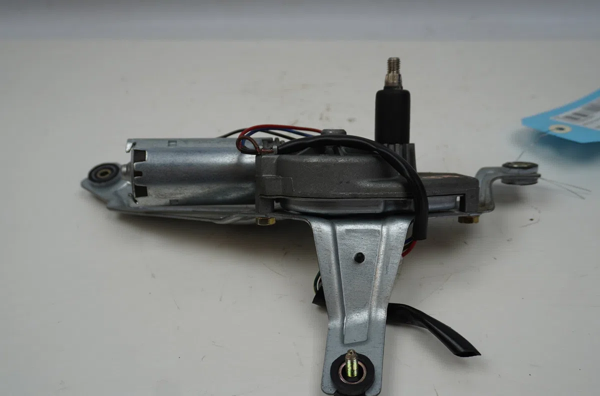 Moteur essuie-glace arrière Nissan ALMERA II Hatchback (N16) 1.8 (2000-2002) occasion