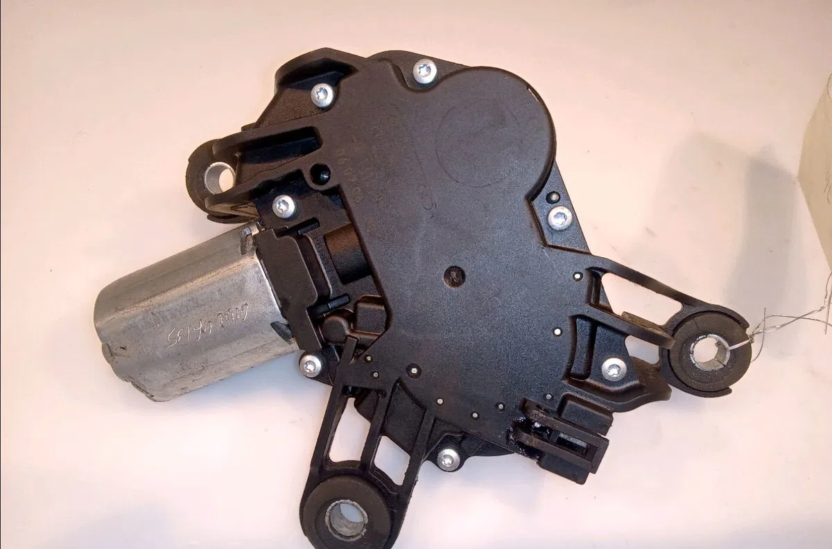 Moteur essuie-glace arrière Opel ASTRA H GTC (A04) 1.9 cdti (l08) (2005-2010) occasion