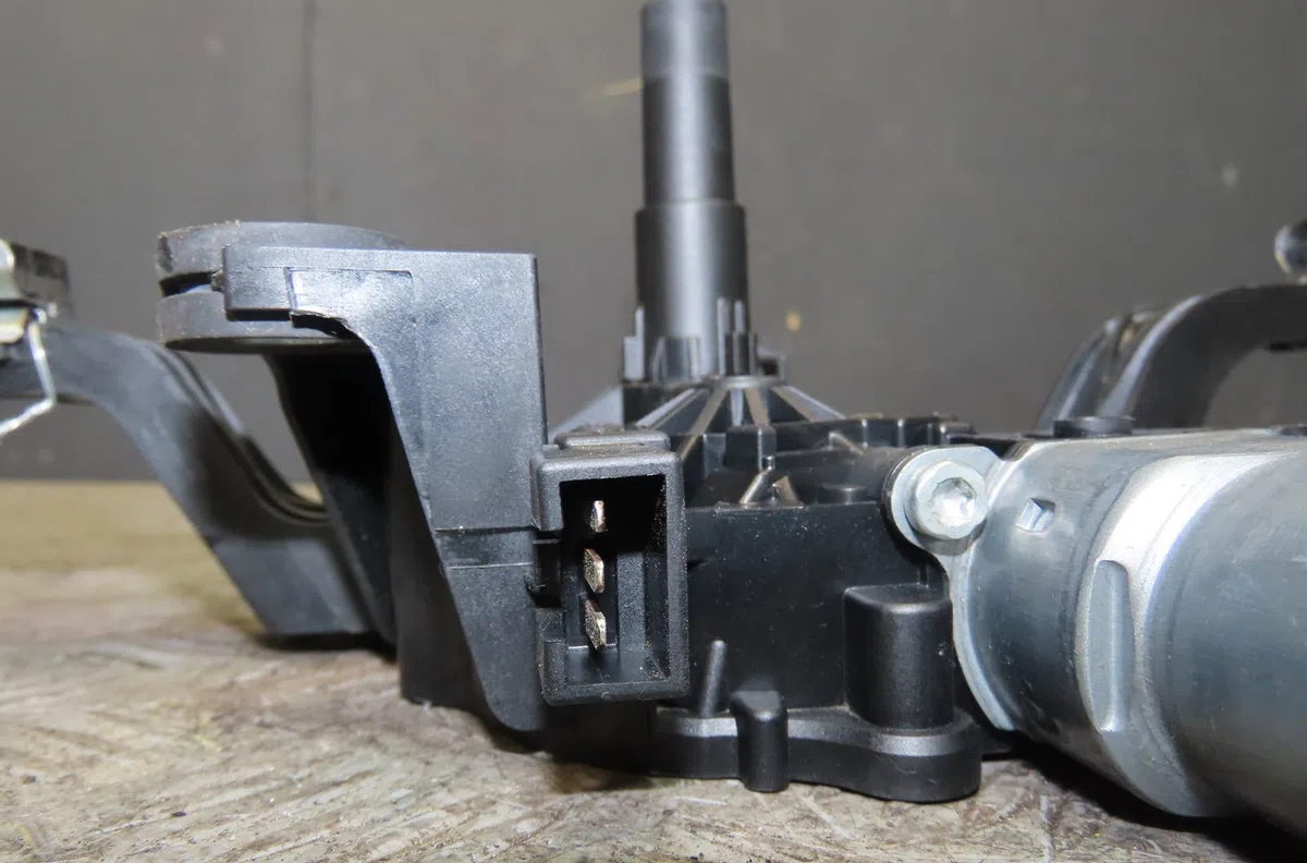 Moteur essuie-glace arrière Opel CORSA E (X15) 1.4 turbo (08, 68) (2014-2019) occasion