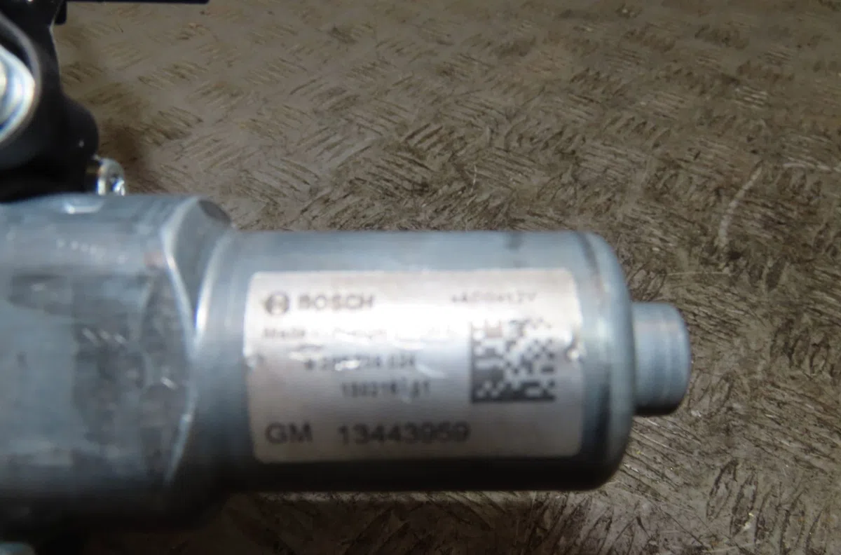 Moteur essuie-glace arrière Opel CORSA E (X15) 1.4 turbo (08, 68) (2014-2019) occasion