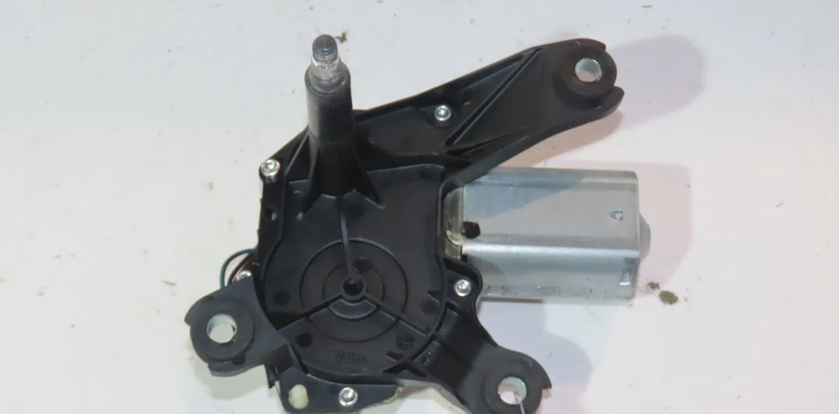 Moteur essuie-glace arrière Opel MERIVA B Monospace (S10) 1.3 cdti (75) (2010-2013) occasion