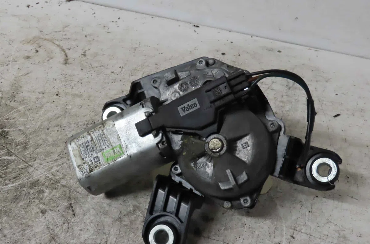 Moteur essuie-glace arrière OPEL ZAFIRA II occasion