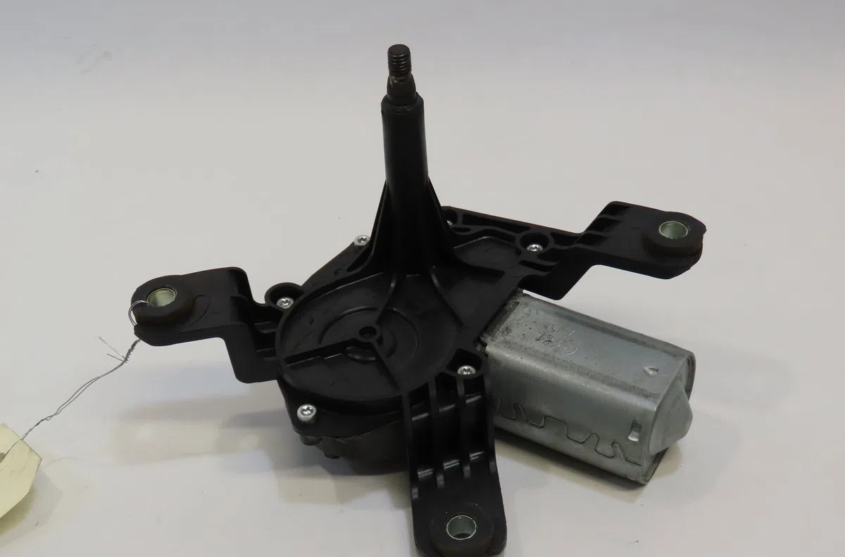 Moteur essuie-glace arrière Opel ZAFIRA - ZAFIRA FAMILY B (A05) 1.9 cdti (m75) (2005-2015) 5 portes occasion