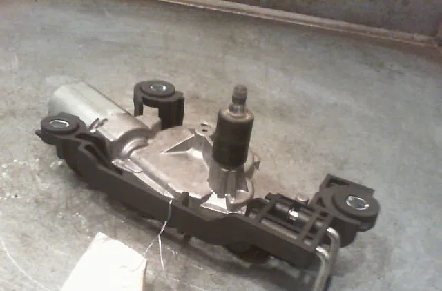 Moteur essuie-glace arrière Peugeot 206 SW (2E-K) 2.0 hdi (2002-2007) occasion