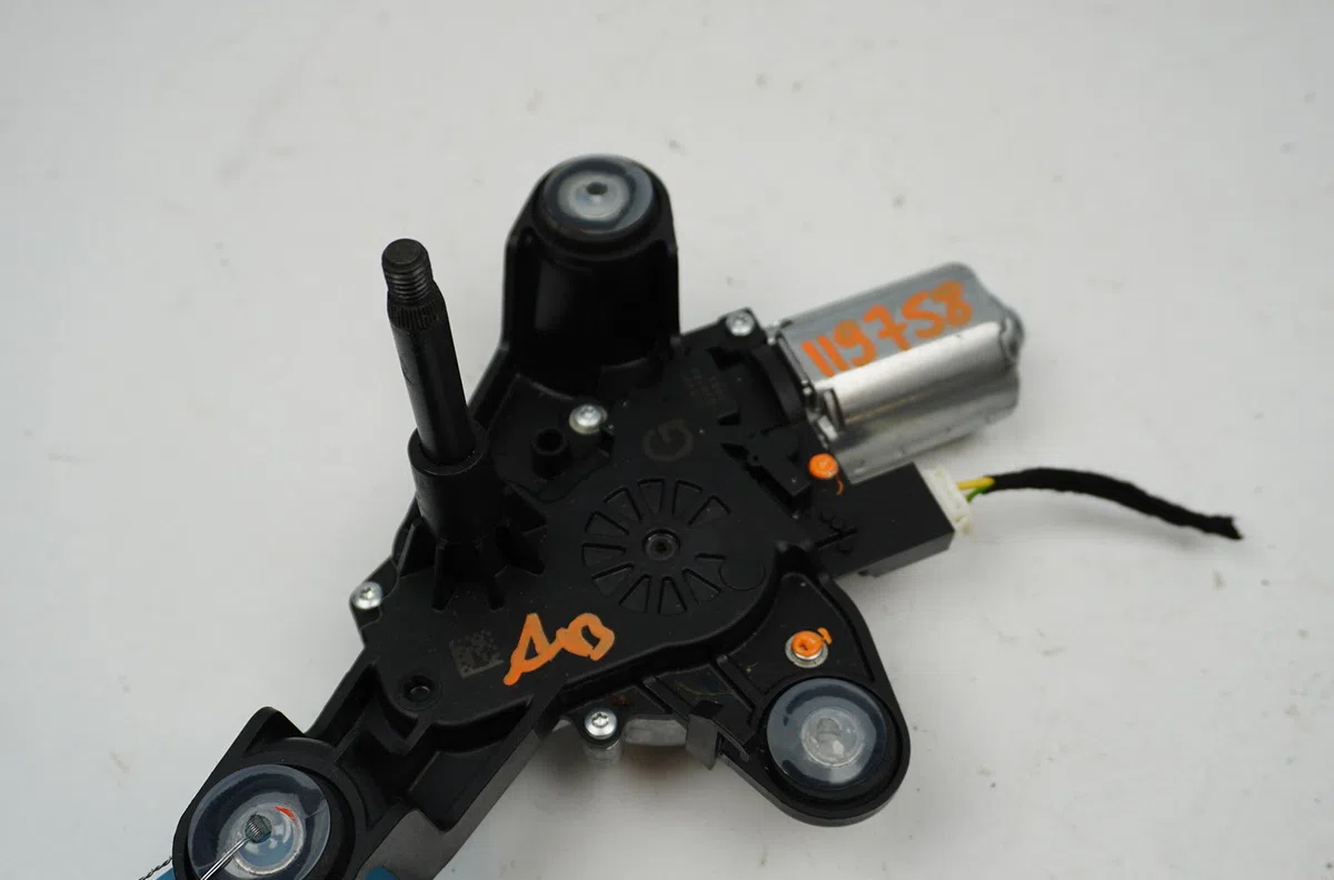 Moteur essuie-glace arrière Peugeot 3008 SUV (MC_, MR_, MJ_, M4_) 1.2 thp- puretech 130 (mrhnsm, mrhnsu, mrhnsj, mrhnyw,