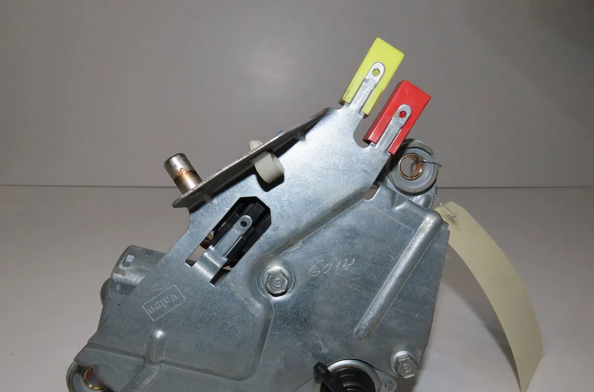 Moteur essuie-glace arrière Peugeot 306 3-5 portes (7A, 7C, N3, N5) 1.4 (1993-2001) 5 portes occasion