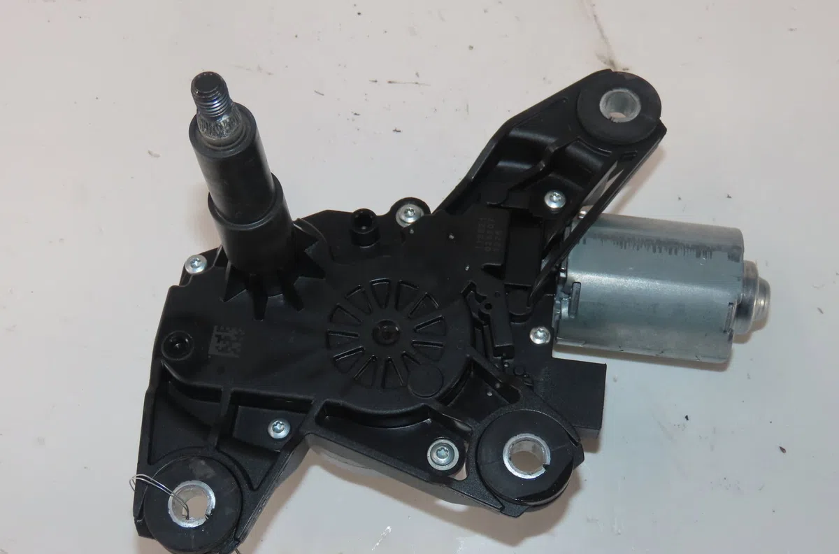 Moteur essuie-glace arrière Renault TWINGO III (BCM_, BCA_) 1.0 sce 70 (2014) 5 portes occasion