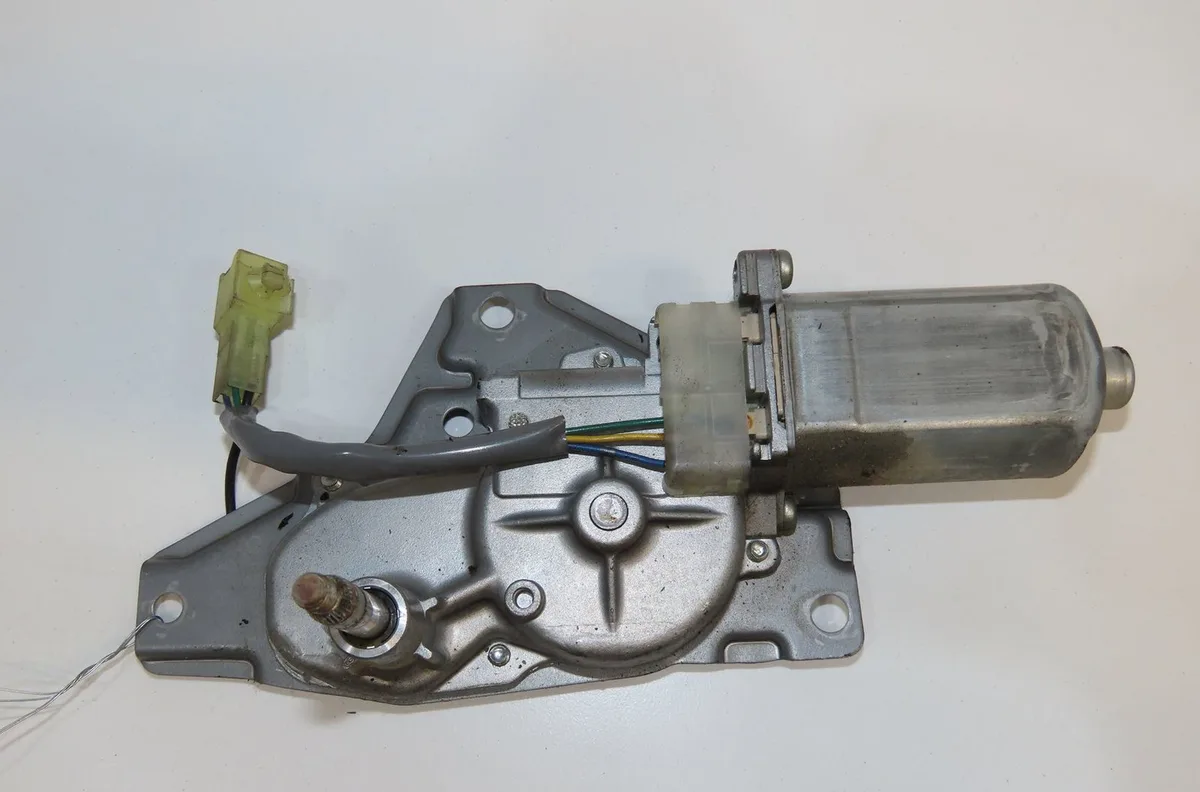 Moteur essuie-glace arrière Suzuki JIMNY Véhicule tout terrain fermé (SN) 1.5 ddis 4wd (sn415d) (2003) occasion