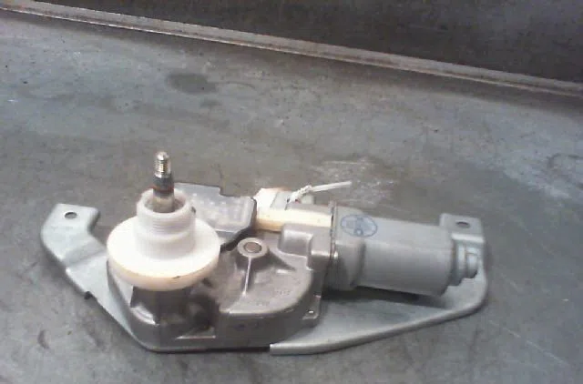 Moteur essuie-glace arrière Suzuki SWIFT III (MZ, EZ) 1.3 (rs 413) (2005) occasion