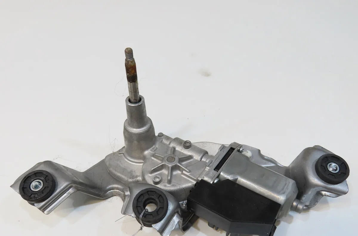 Moteur essuie-glace arrière Toyota AURIS Break (_E18_) 1.8 hybrid (zwe186_) (2013-2018) occasion