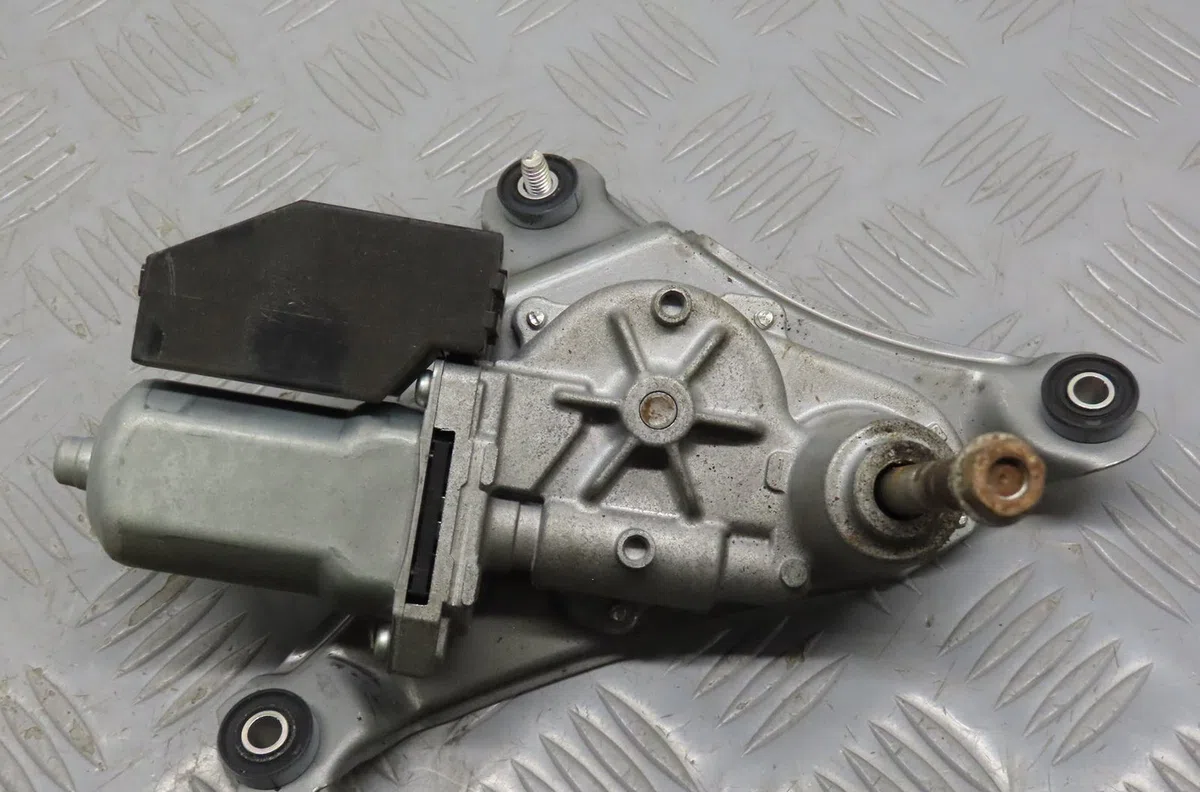 Moteur essuie-glace arrière Toyota COROLLA A trois volumes (_E18_, ZRE1_) 1.4 d-4d (nde180_, nde170_) (2013-2018) occasi