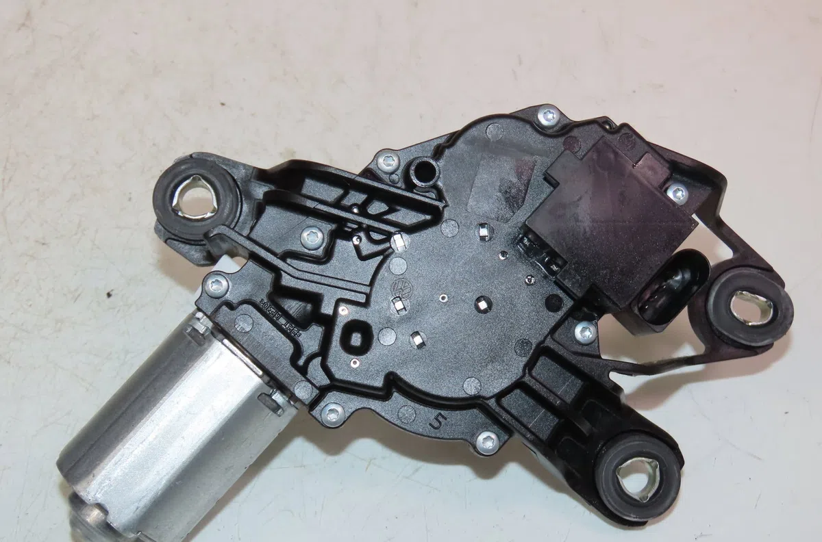 Moteur essuie-glace arrière Volkswagen POLO V (6R1, 6C1) 1.0 (2014) occasion