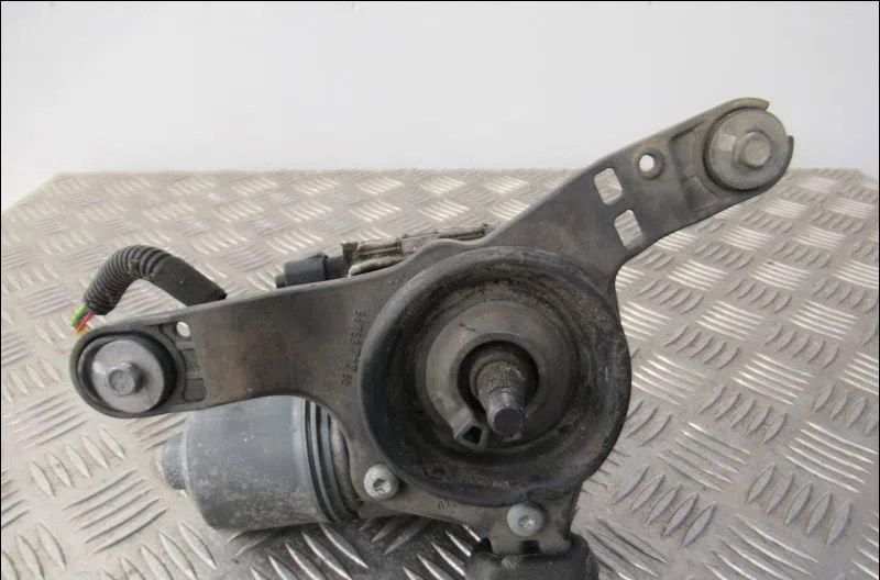Moteur essuie-glace av droit Citroën C4 GRAND PICASSO II (DA_, DE_) 1.6 hdi - bluehdi 115 (2013) occasion