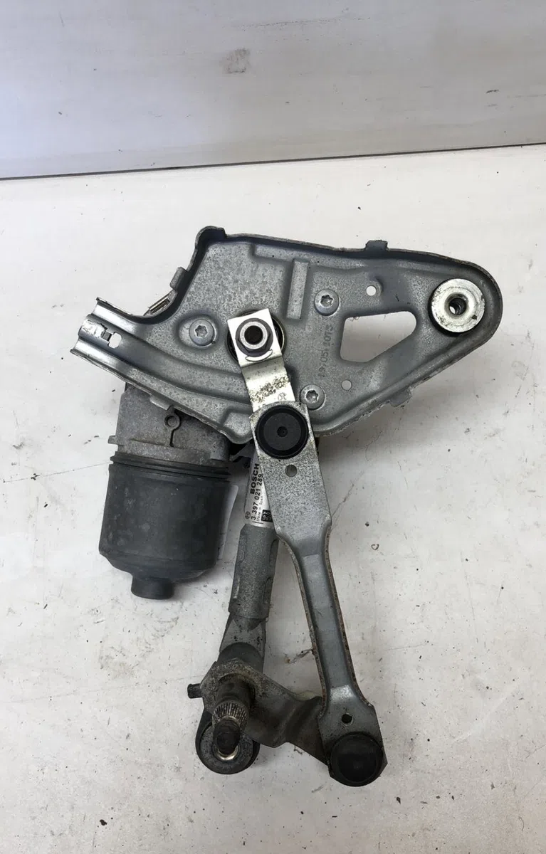 Moteur essuie-glace av droit Peugeot 3008 Monospace (0U_) 1.6 hdi (2009-2016) 5 portes occasion