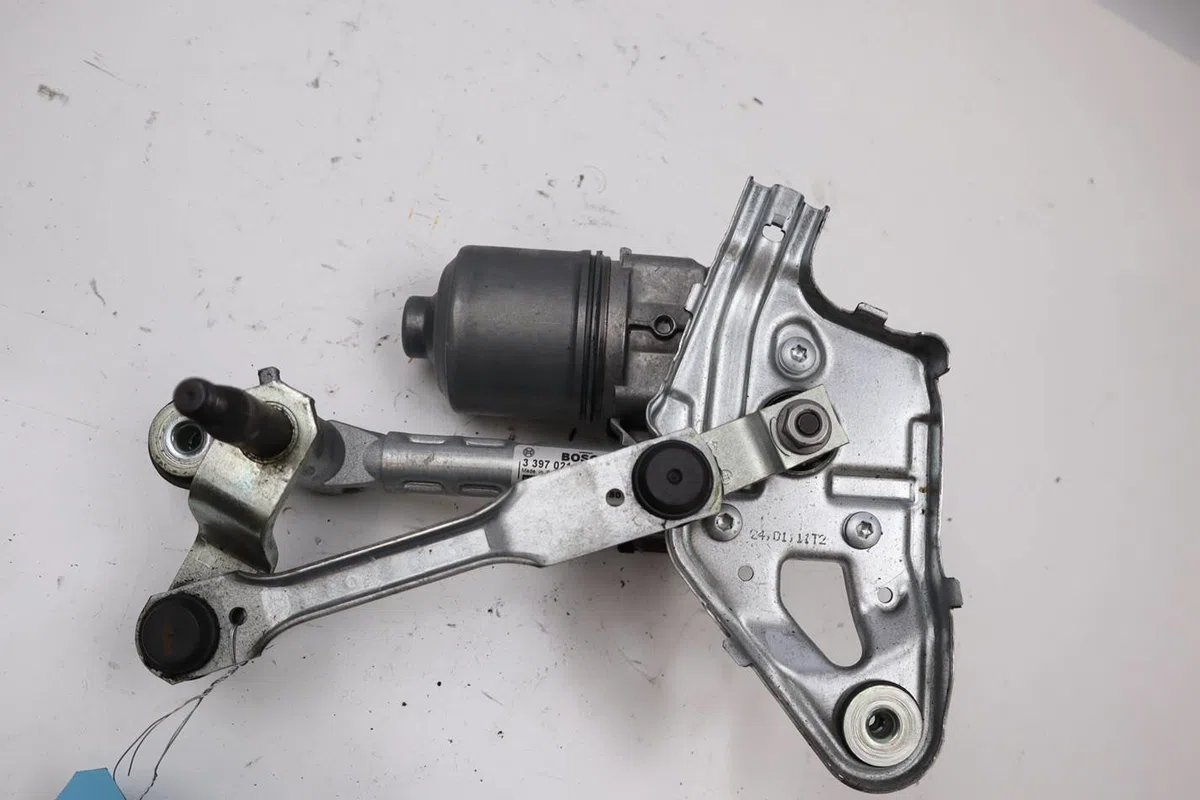 Moteur essuie-glace av droit Peugeot 3008 Monospace (0U_) 1.6 thp (2009-2016) occasion