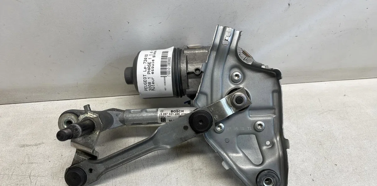 Moteur essuie-glace av droit Peugeot 3008 Monospace (0U_) 1.6 thp (2009-2016) occasion