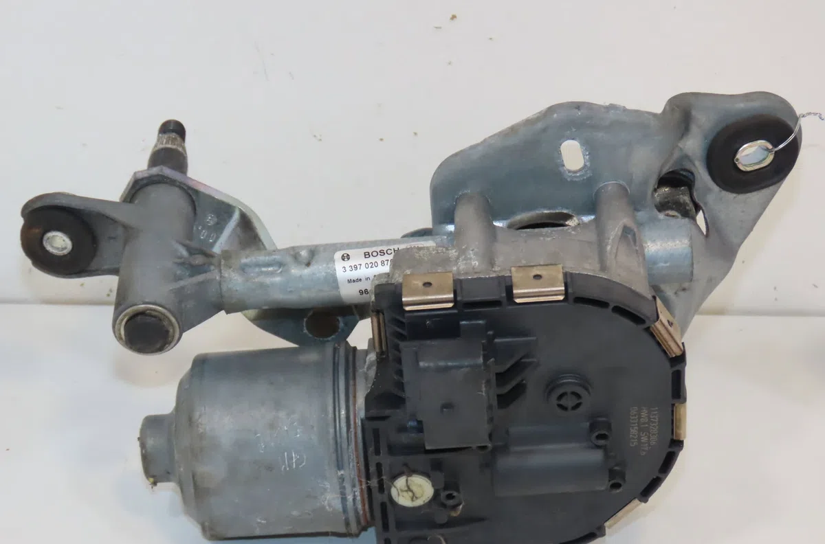 Moteur essuie-glace av droit Peugeot 407 (6D_) 1.6 hdi 110 (6d9hzc, 6d9hyc) (2004-2010) occasion