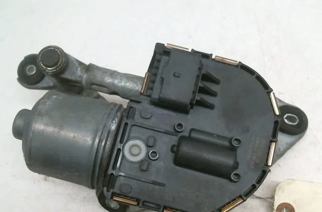 Moteur essuie-glace av droit Peugeot 407 (6D_) 2.0 hdi 135 (6drhrh, 6drhre, 6drhrg, 6drhrj) (2004-2010) 4 portes occasio