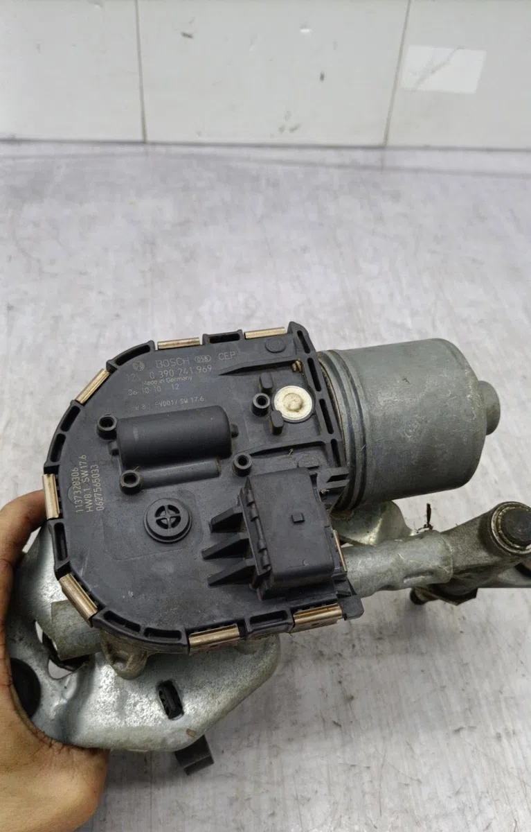Moteur essuie-glace av droit PEUGEOT 407 PHASE 1 occasion