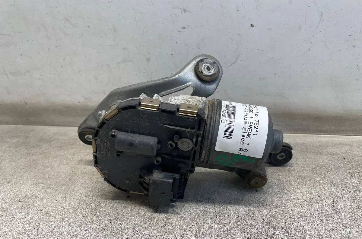 Moteur essuie-glace av droit Peugeot 407 SW (6E_) 1.6 hdi 110 (2004-2010) 5 portes occasion