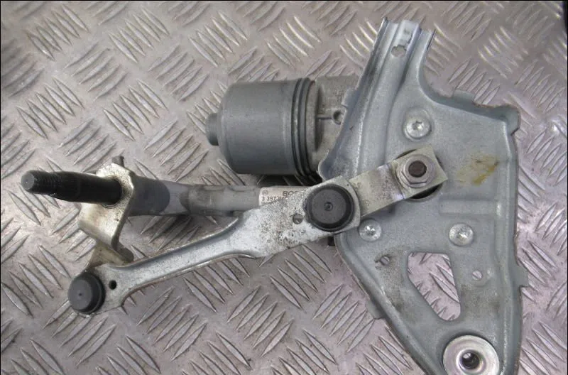 Moteur essuie-glace av droit Peugeot 5008 (0U_, 0E_) 1.6 bluehdi 115 (2014-2017) occasion