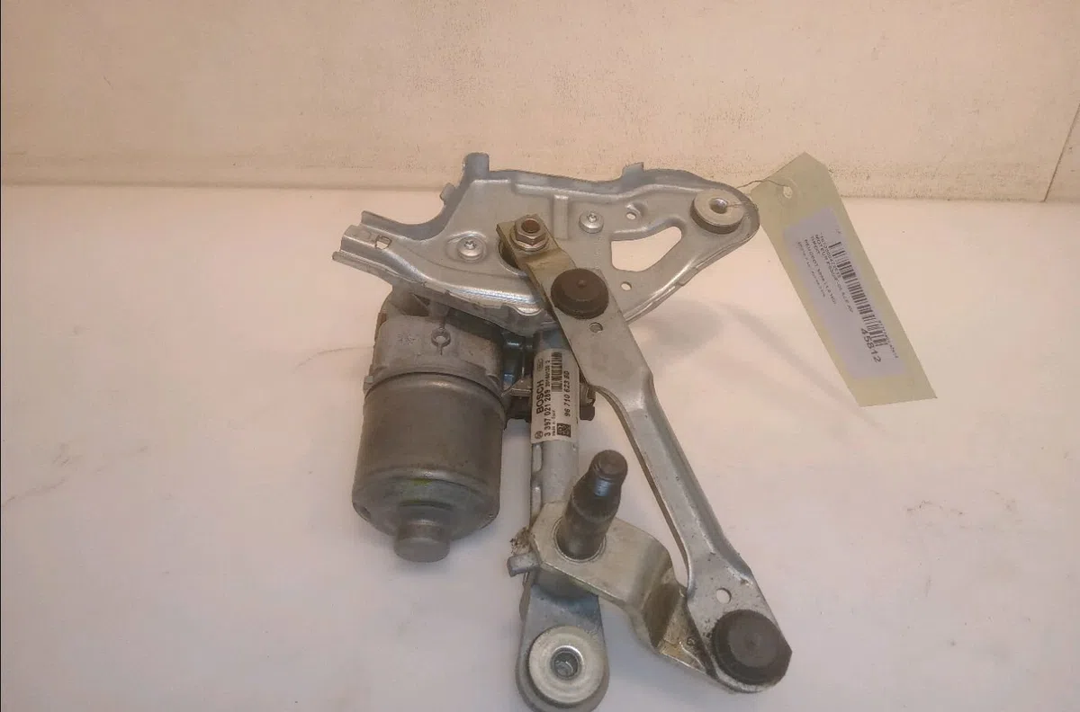 Moteur essuie-glace av droit Peugeot 5008 (0U_, 0E_) 1.6 bluehdi 120 (2014-2017) 5 portes occasion