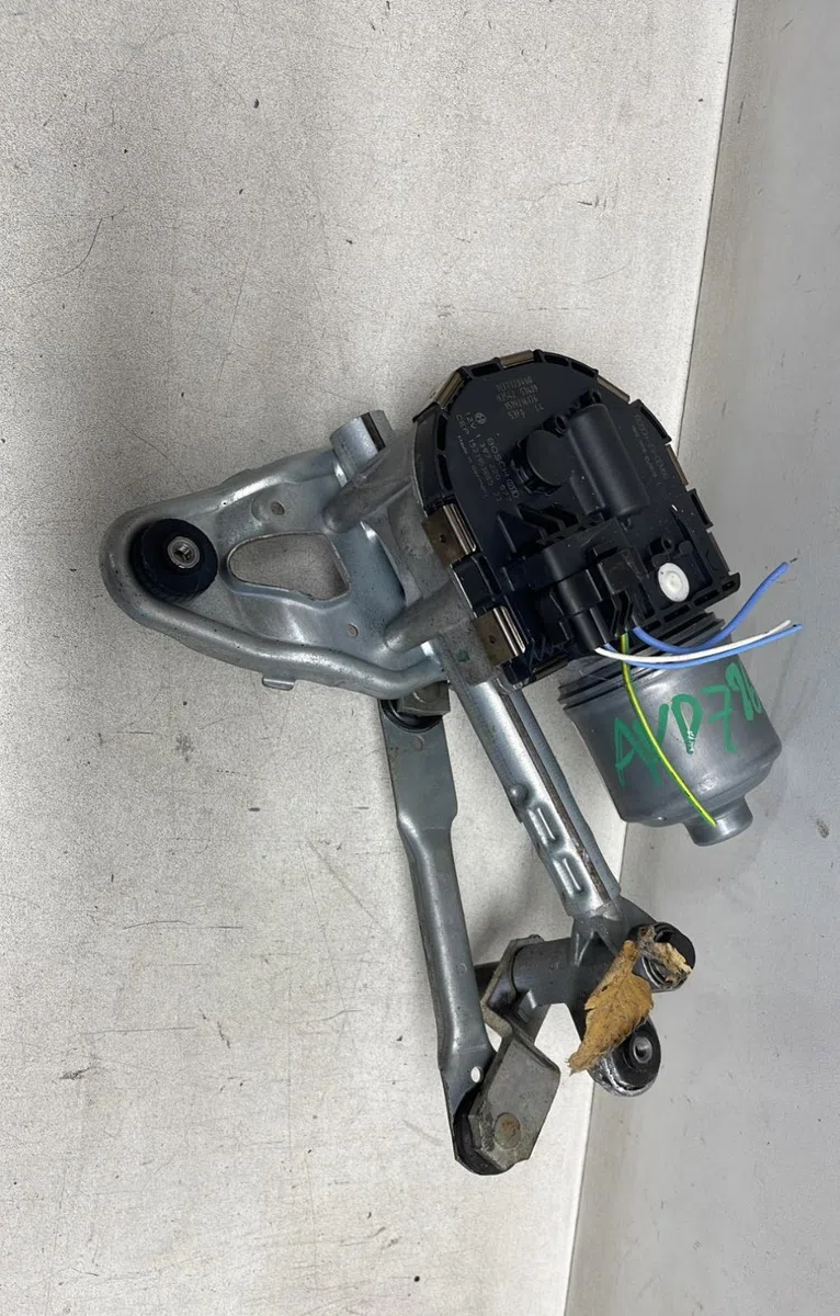 Moteur essuie-glace av droit Peugeot 5008 (0U_, 0E_) 1.6 bluehdi 120 (2014-2017) 5 portes occasion