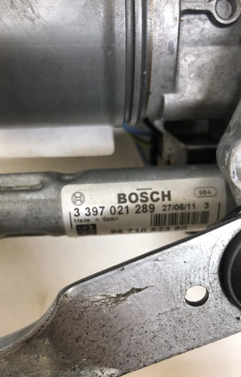 Moteur essuie-glace av droit Peugeot 5008 (0U_, 0E_) 1.6 hdi (2010-2017) 5 portes occasion