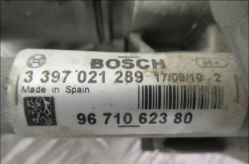 Moteur essuie-glace av droit Peugeot 5008 (0U_, 0E_) 1.6 hdi (2010-2017) 5 portes occasion