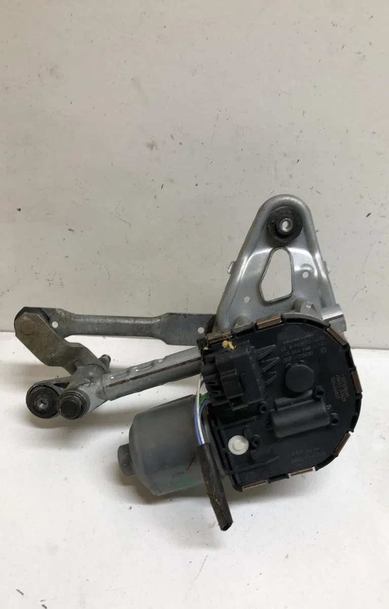 Moteur essuie-glace av droit Peugeot 5008 (0U_, 0E_) 2.0 hdi 150 - bluehdi 150 (2009-2017) 5 portes occasion