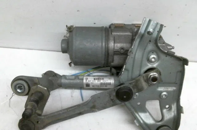 Moteur essuie-glace av droit Peugeot 5008 (0U_, 0E_) 2.0 hdi 150 - bluehdi 150 (2009-2017) 5 portes occasion