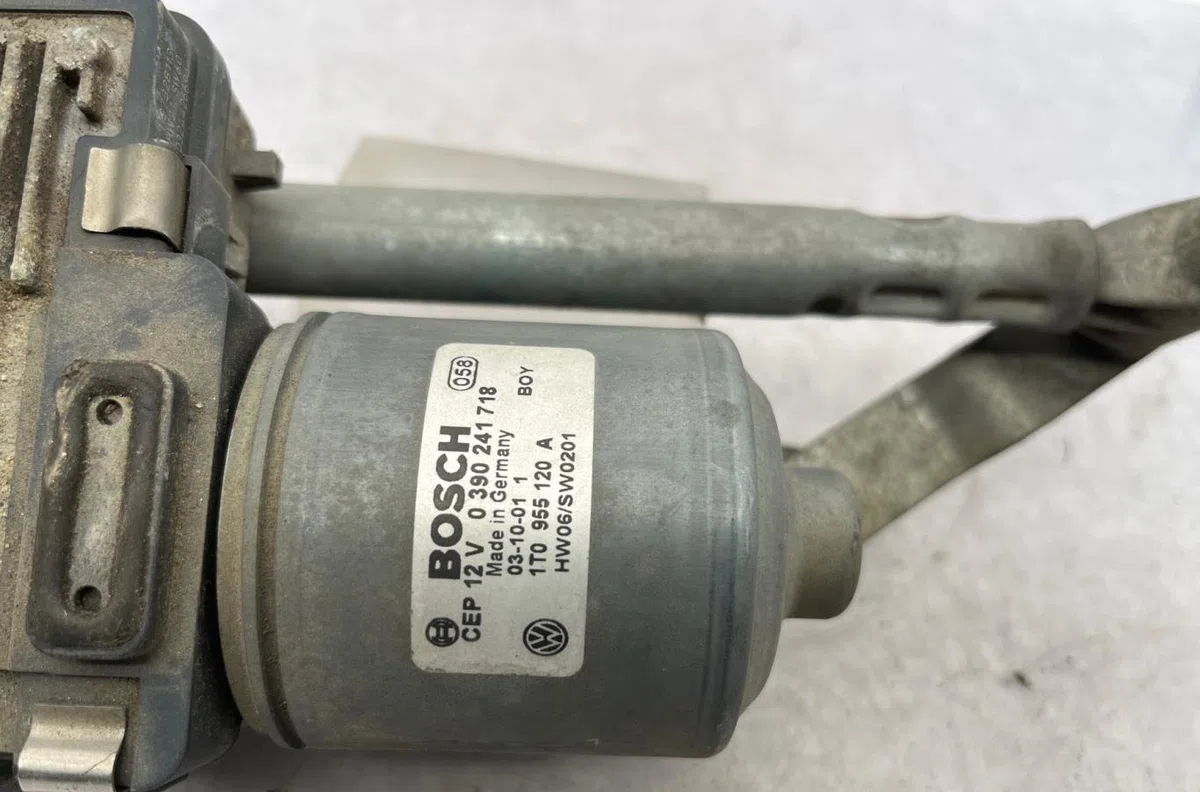 Moteur essuie-glace av droit VOLKSWAGEN TOURAN 1 PHASE 1 occasion