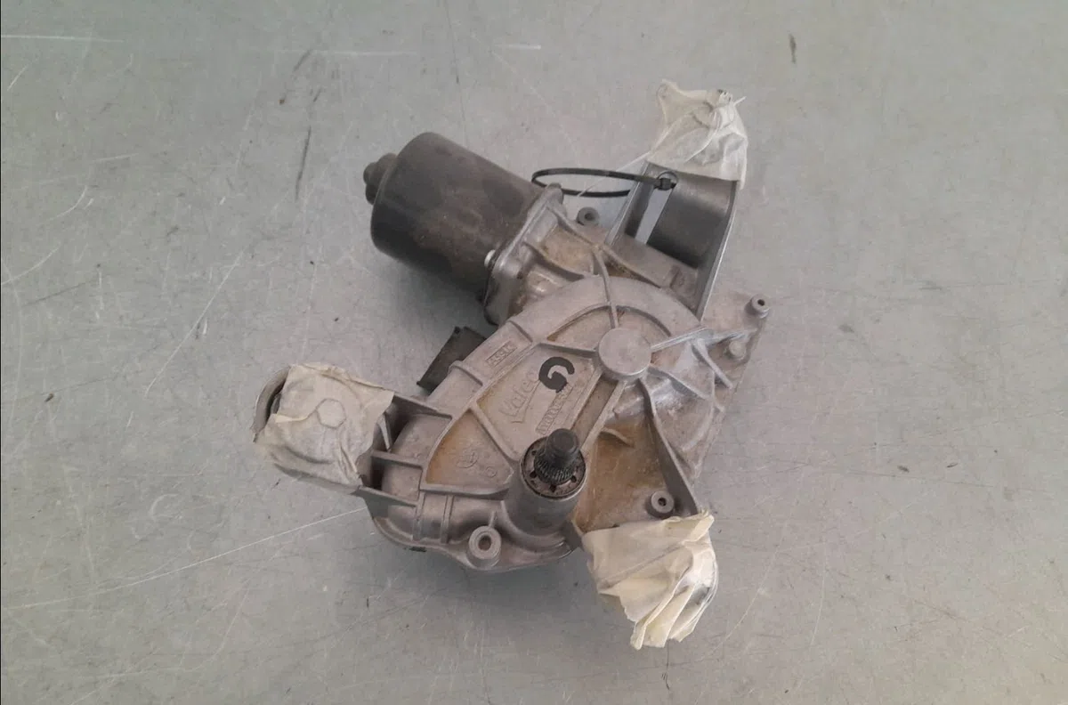 Moteur essuie-glace av gauche Ds DS 5 (KF_) 1.6 thp 165 (kf5gzt) (2015-2018) occasion