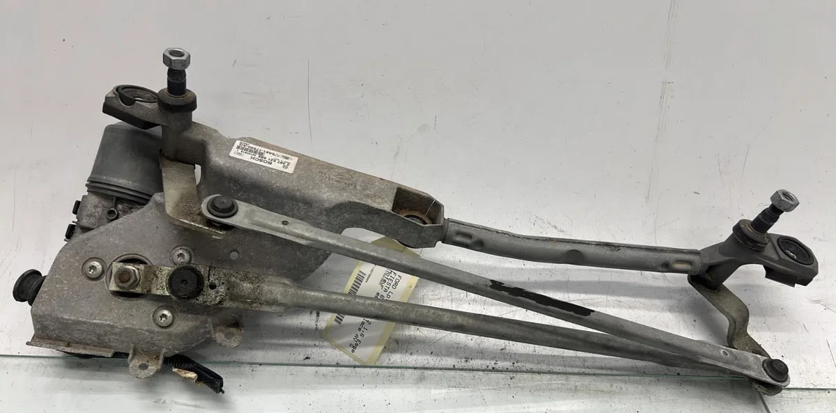 Moteur essuie-glace av gauche FORD FIESTA 6 PHASE 2 occasion