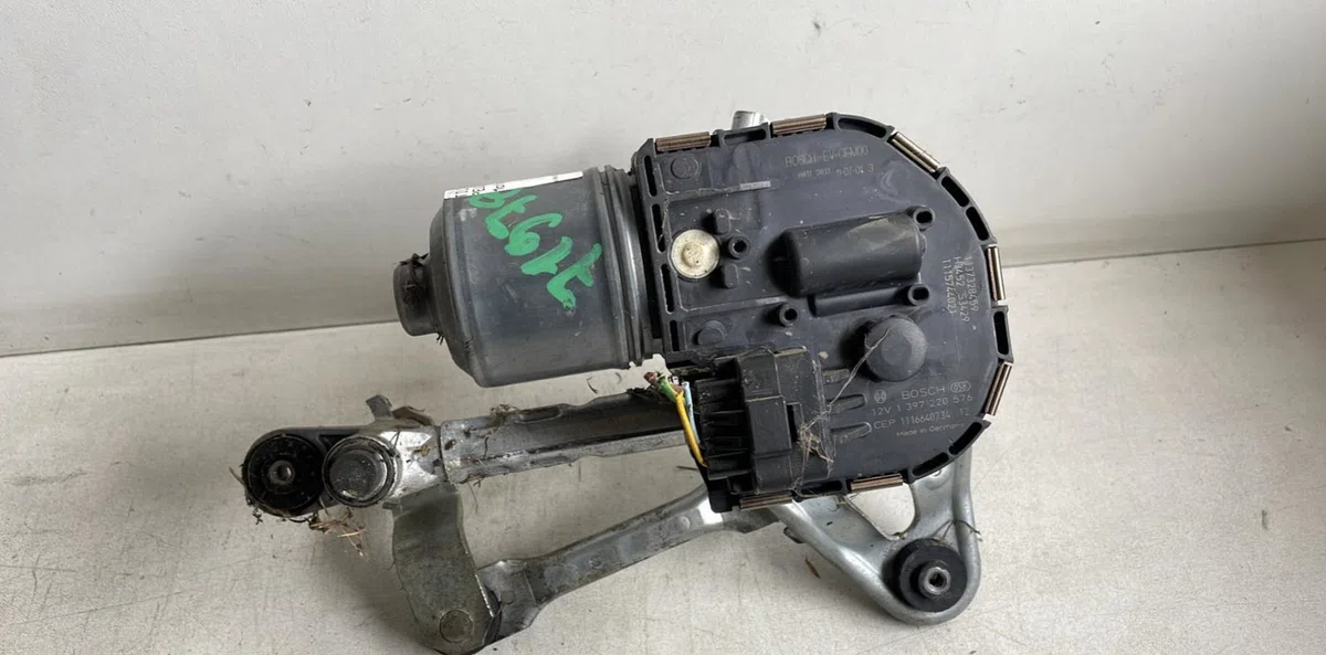 Moteur essuie-glace av gauche Peugeot 3008 Monospace (0U_) 1.6 hdi (2009-2016) 5 portes occasion