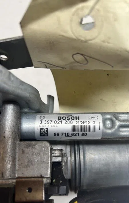 Moteur essuie-glace av gauche Peugeot 3008 Monospace (0U_) 1.6 thp (2009-2016) occasion