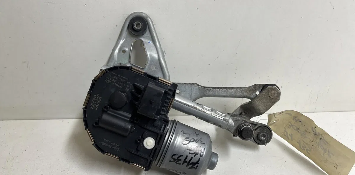 Moteur essuie-glace av gauche Peugeot 3008 Monospace (0U_) 2.0 hdi 150 - bluehdi 150 (2009-2016) 5 portes occasion