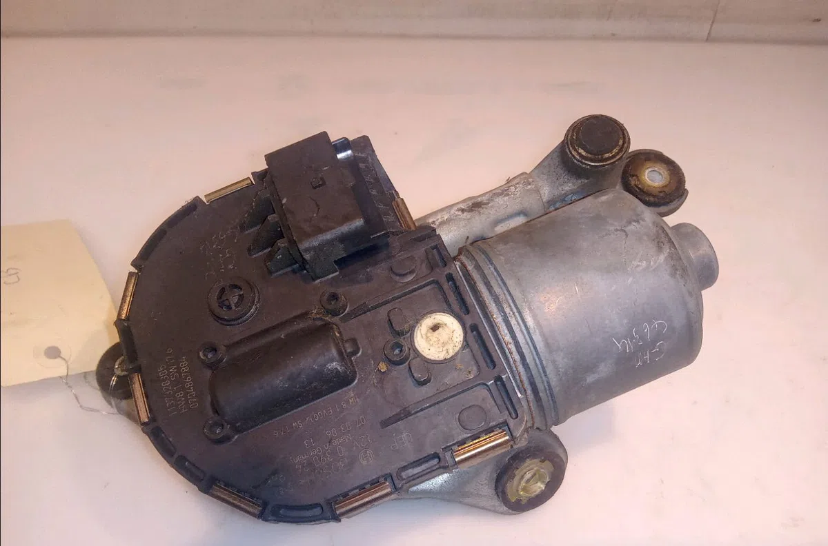 Moteur essuie-glace av gauche Peugeot 407 (6D_) 1.6 hdi 110 (6d9hzc, 6d9hyc) (2004-2010) occasion